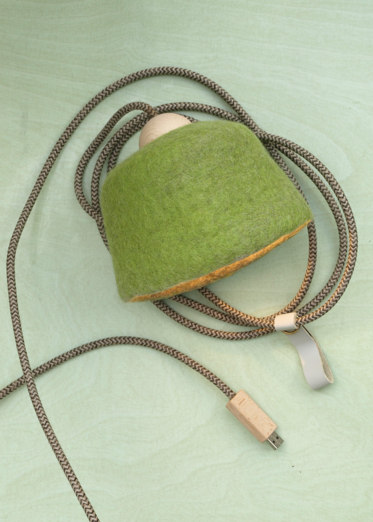 HYGGE-Licht USB-Filz-Hängeleuchte (Campervan/Balkon/Terrasse/Zelt)