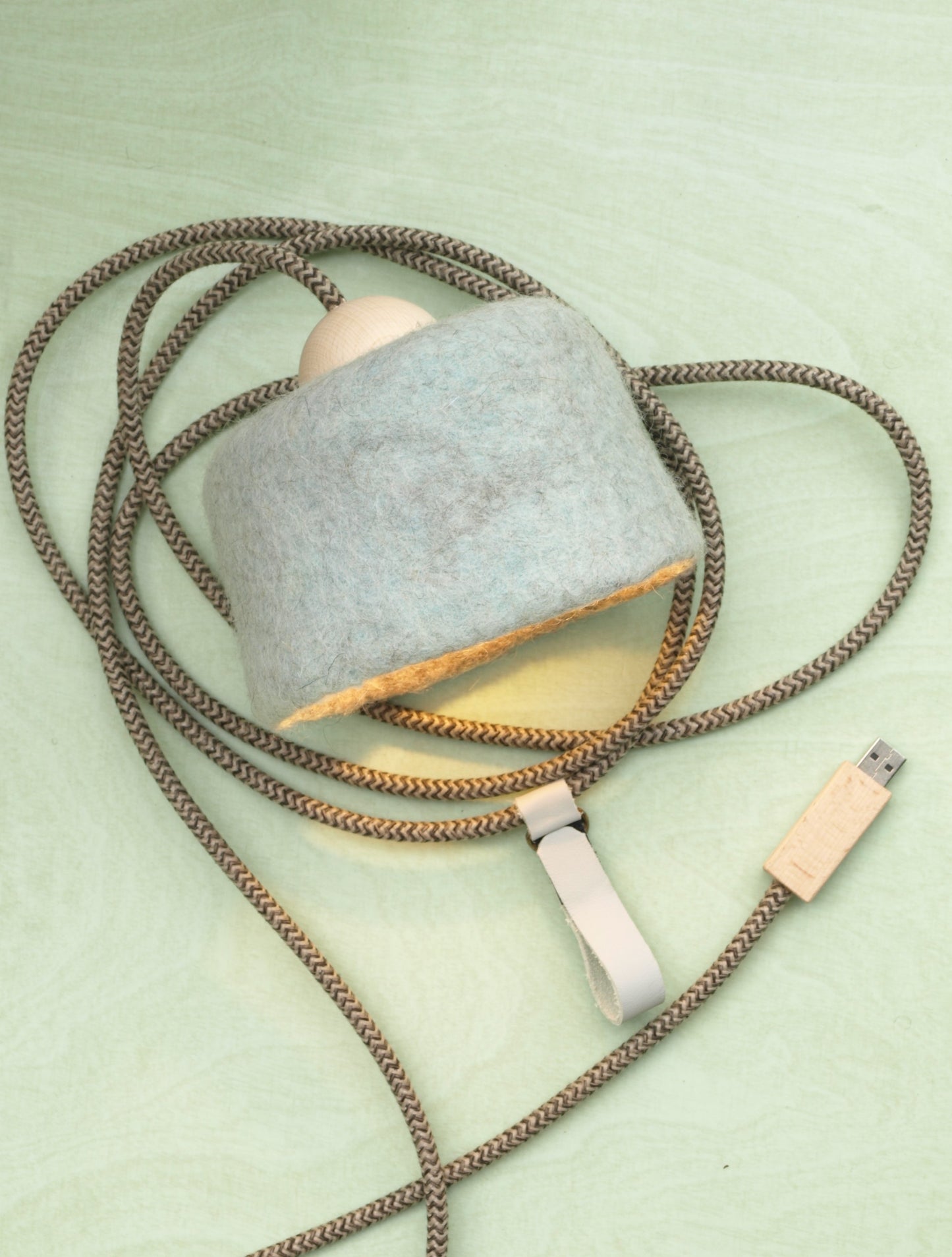 HYGGE-Licht USB-Filz-Hängeleuchte (Campervan/Balkon/Terrasse/Zelt)